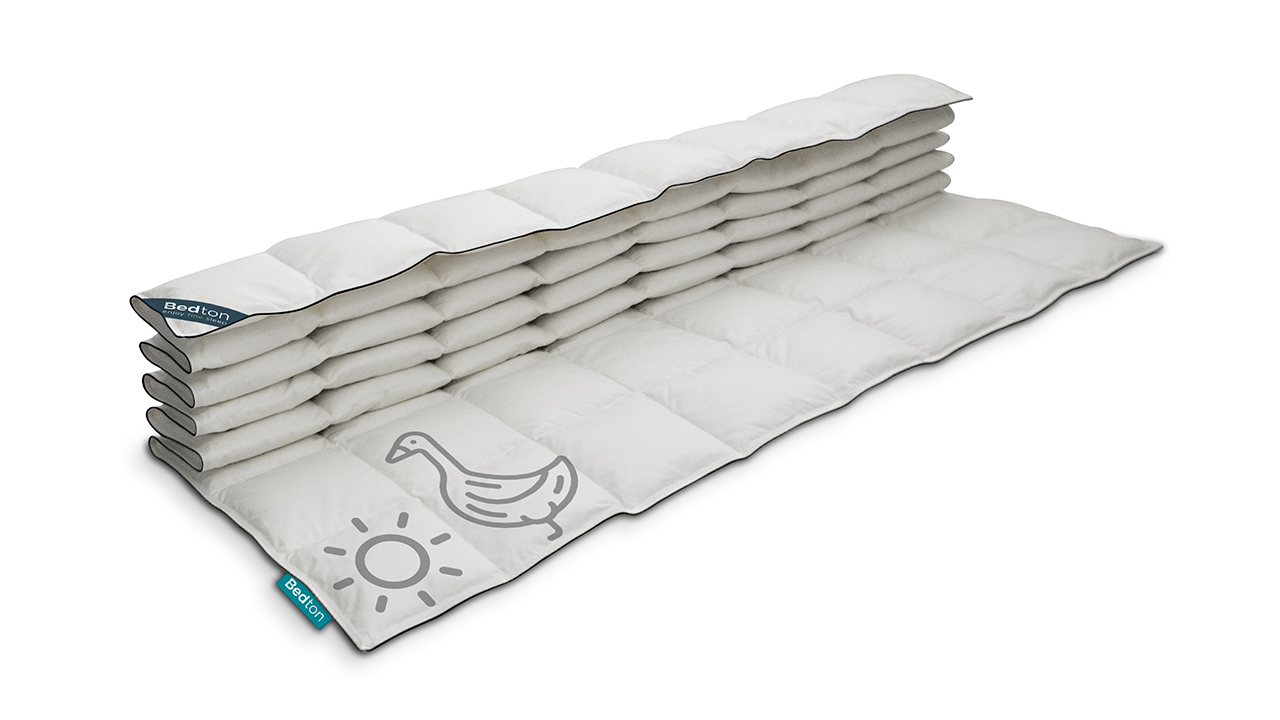 BEDTON C-DUR letní přikrývka z husího peří Rozměry: 140x220 cm Prodloužená, Odstín sypkoviny: SLONOVÁ KOST, Odstín lemovky: BÍLÁ • 60% prachové peří / 40% pírka