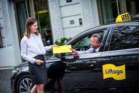 Liftago - Potřebujete kurýra, který za vás doručí smlouvu na druhou stranu  města? Tak si ho objednejte přes Liftago! Jednoduše v naší aplikaci zvolíte  přepravu zásilky, řidič je u vás do pár