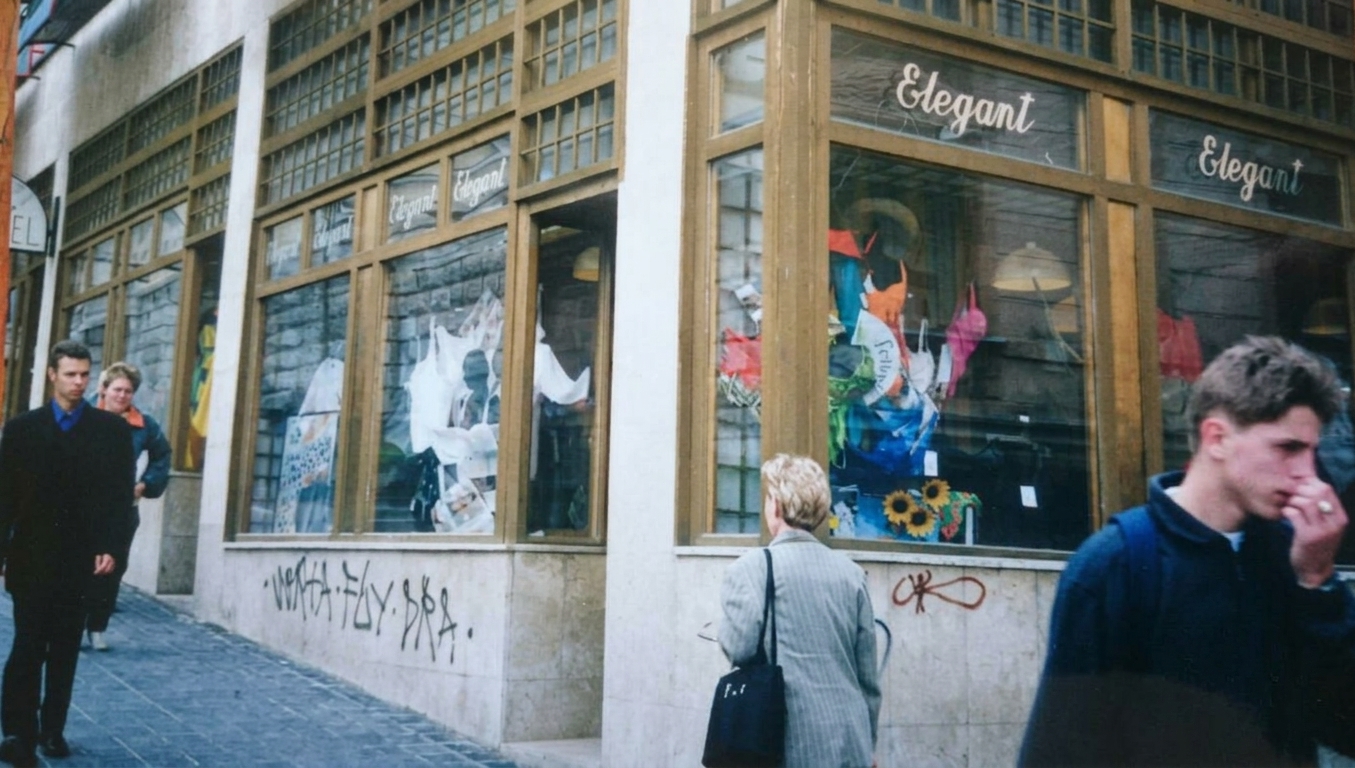 Predajňa ELEGANT na Farských schodoch v Žiline v roku 1992