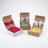 Malé dárkové krabičky s papírovou výplní