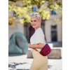 Elegantná ľadvinka s nastaviteľným popruhom Tricia Wine Red