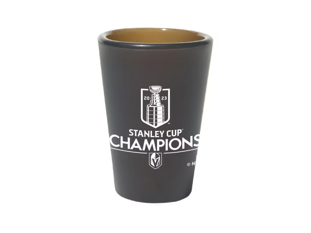 https://cdn.myshoptet.com/usr/www.fanda-nhl.cz/user/shop/big/104424-1_silikonova-sklenicka-vegas-golden-knights-2023-stanley-cup-champions-1-5oz--silicone-shot-glass.jpg?64ecba76