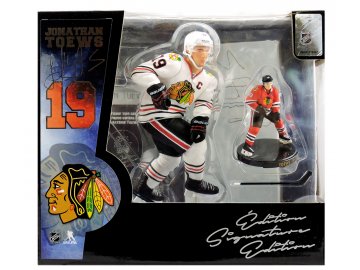 Figurka Jonathan Toews #19 Chicago Blackhawks Set Box Exclusive