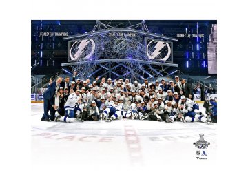 Fotografie Tampa Bay Lightning 2020 Stanley Cup Champions Team Celebration 8 x 10