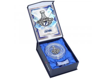 Skleněný puk Tampa Bay Lightning 2021 Stanley Cup Champions Filled with Ice From the 2021 Stanley Cup Final