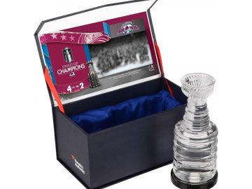 Skleněný pohár Colorado Avalanche 2022 Stanley Cup Champions Crystal Stanley Cup Filled with Game-Used Ice From the 2022 Stanley Cup Final