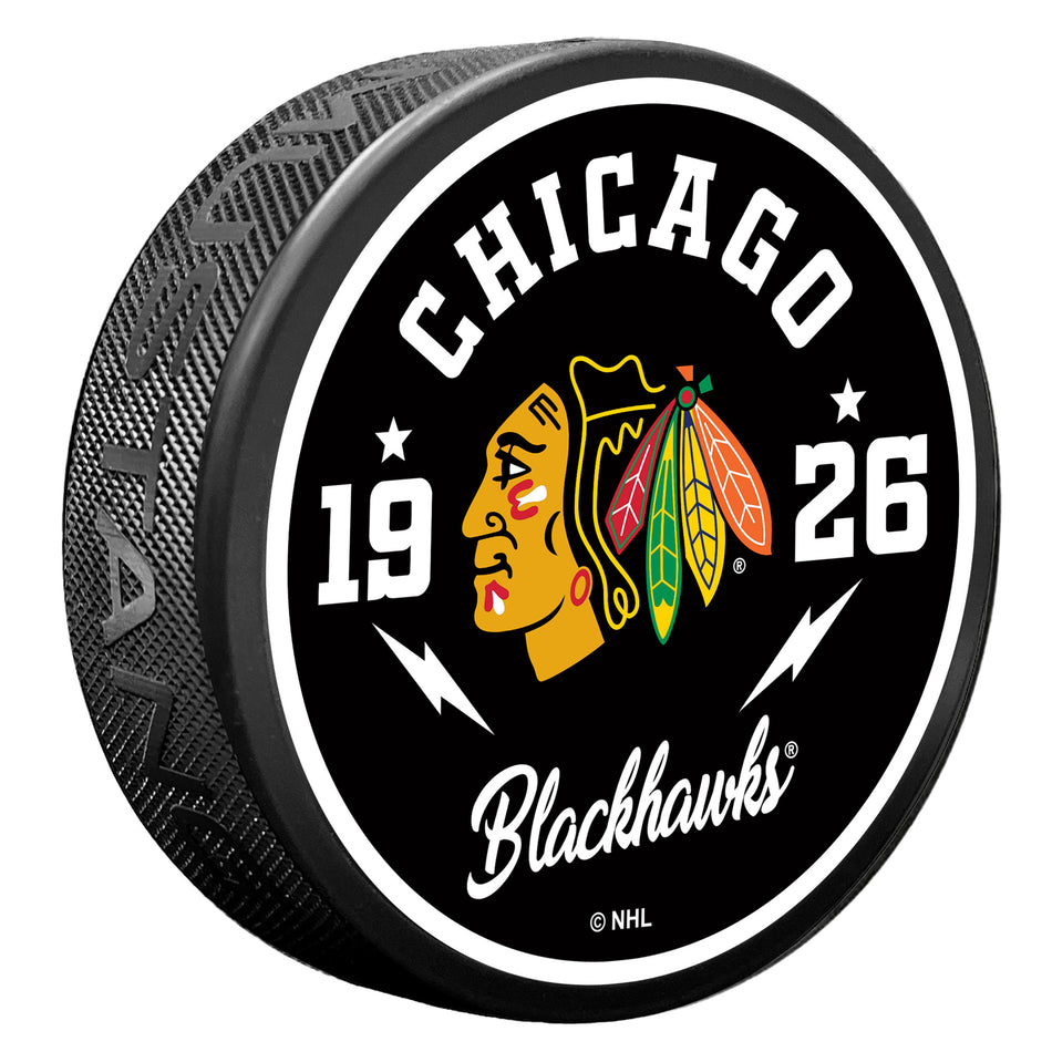 Levně Puk Chicago Blackhawks NHL Bolt