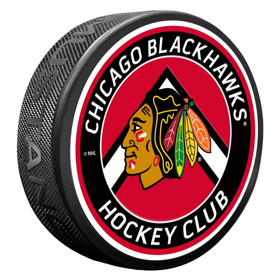 Levně Puk Chicago Blackhawks NHL Chevron Banner