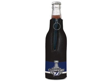 Termoobal Tampa Bay Lightning NHL 2021 Stanley Cup Champions 12oz. Trophy Bottle Cooler