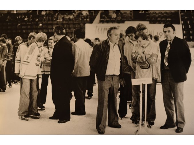 Fotografie mladých hokejistů Sparty 1 3 III sport antique 30 7 17 (5)