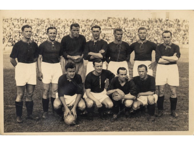 Dobová fotopohlednice, AC Sparta Praha, 1936, nadepsaná (1)