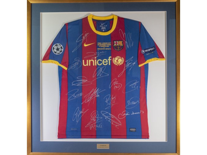 Dres FC Barcelona, finále UEFA Champions league, 2001, autogramy celého týmu (5)