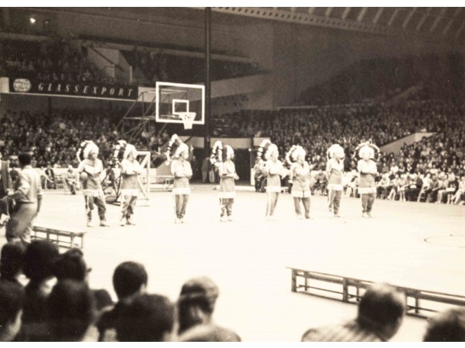 Foto basket, Harlem Globetrotters In Prague, 1964 15