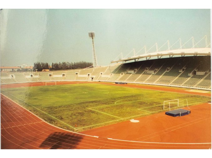 dnice Stadion, Rangsit Thalandia (1)