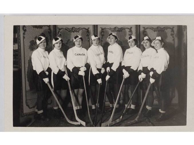 Dobová fotografie hokejistek, Canada Šibřinky, 1934 (1)