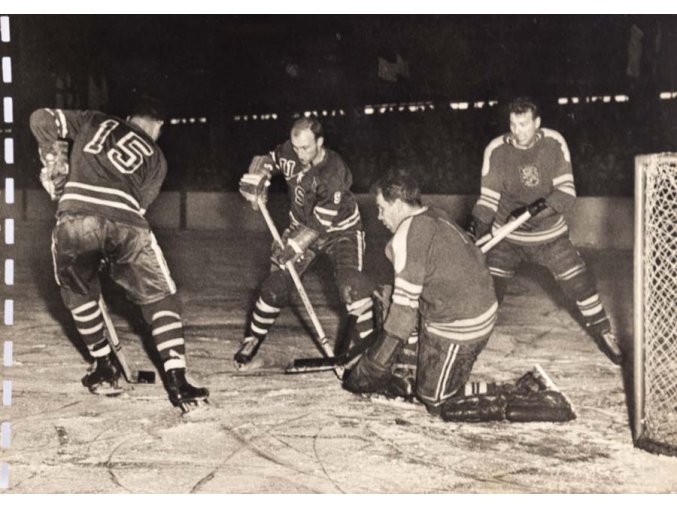 Foto hokej, momentka z utkání USA v. Finsko, 1959 (1)