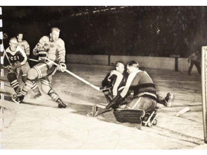 Foto hokej, momentka z utkání SSSR v. Švédsko, 1959 (1)