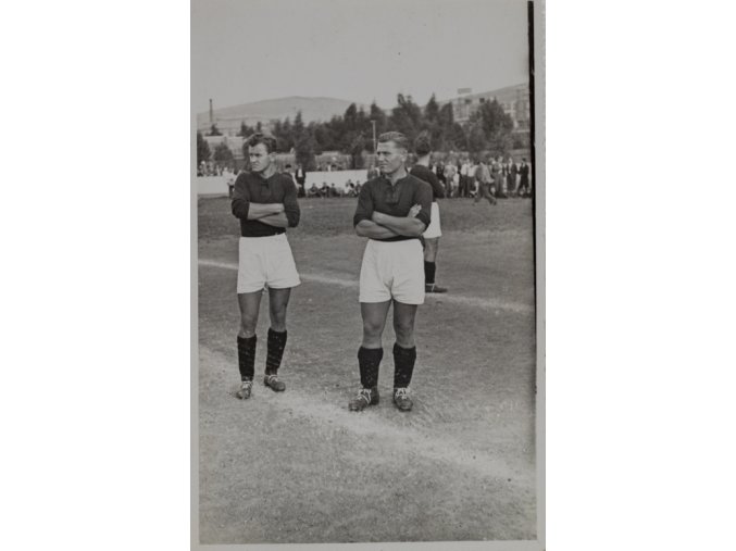 Dobová fotografie AC Sparta Praha, Bouček a Burgr před výkopemDobová fotografie AC Sparta Praha, Bouček a Burgr před výkopem (1)