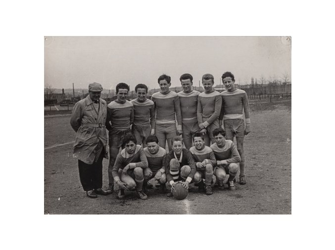 Dobová fotografie fotbalového týmu žáci B, 1961Dobová fotografie fotbalového týmu žáci B, 1961