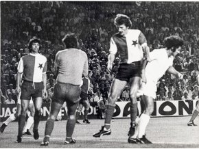 Dobová fotografie velká, Real Madrid v. Sk Slavia, před brankou 1976