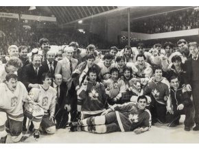 Fotografie Radost po utkání s Kanadou, MS Praha, 1985 1