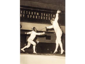 Fotopohlednice čs spartakiáda 1955, utkání čs. šermířů se sovětskými (1)