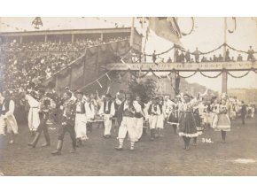 Dobová fotografie, Sokolové na stadionu