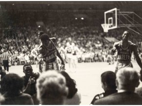 Foto basket, Harlem Globetrotters In Prague, 1964 21