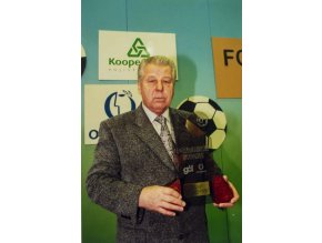 Foto F53 Josef Masopust s trofejí GÓL