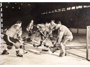 Foto hokej, momentka z utkání ČSR v. Finsko, 1959 (1)