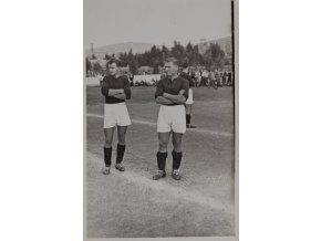 Dobová fotografie AC Sparta Praha, Bouček a Burgr před výkopemDobová fotografie AC Sparta Praha, Bouček a Burgr před výkopem (1)