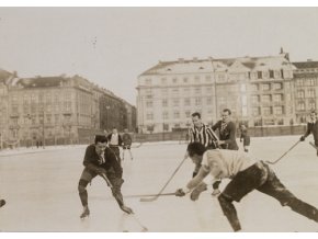 Dobová fotografie BZK vs.HC Slavia Praha, 1924, 8Dobová fotografie BZK vs.HC Slavia Praha, 1924, 8 (1)