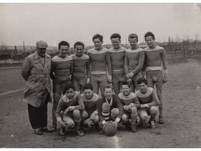 Dobová fotografie fotbalového týmu žáci B, 1961Dobová fotografie fotbalového týmu žáci B, 1961