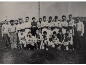 Dobová fotografie fotbalového týmu žáci B, 1961Dobová fotografie žákovského mužstva MV ČSTV Praha, 1961