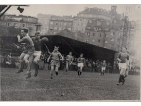 Dobová fotografie , přebor Prahy, žáci, 1959Dobová fotografie , přebor Prahy, žáci, 1959 (1)