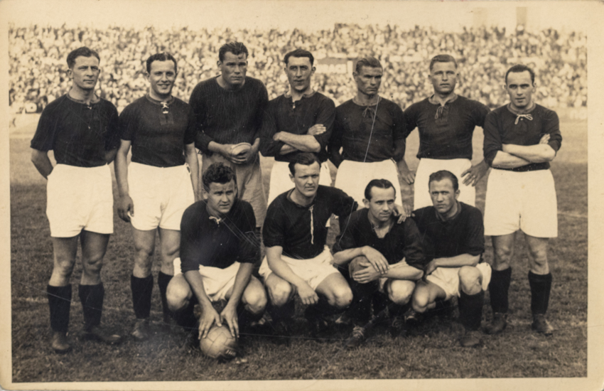 Dobová fotopohlednice, AC Sparta Praha, 1936, nadepsaná