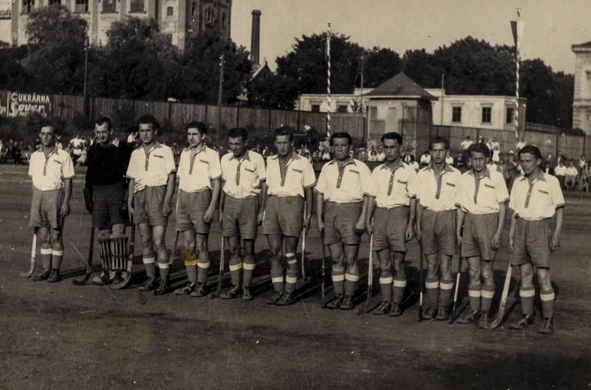 Dobová fotografie pozemní hokej, tým Hostivař, 1958