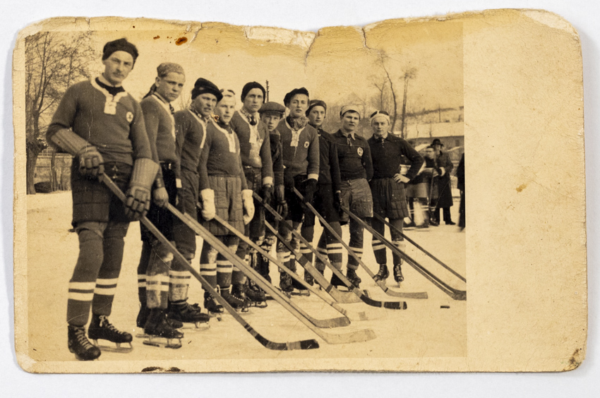 Dobová fotografie hokejového týmu Slavia Praha, 1950