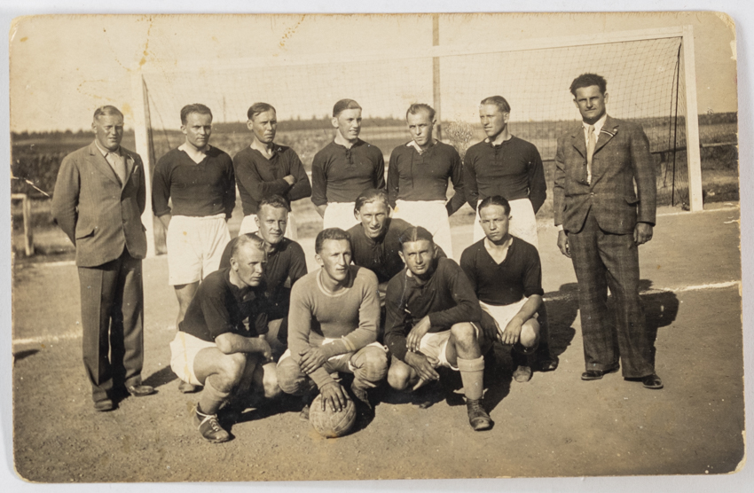 Dobová fotografie, fotbalový tým Šeberov VII, 1937