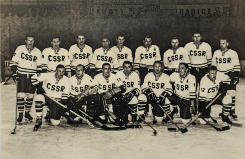Fotografie - hokejové národní mužstvo ČSSR, Pressfoto