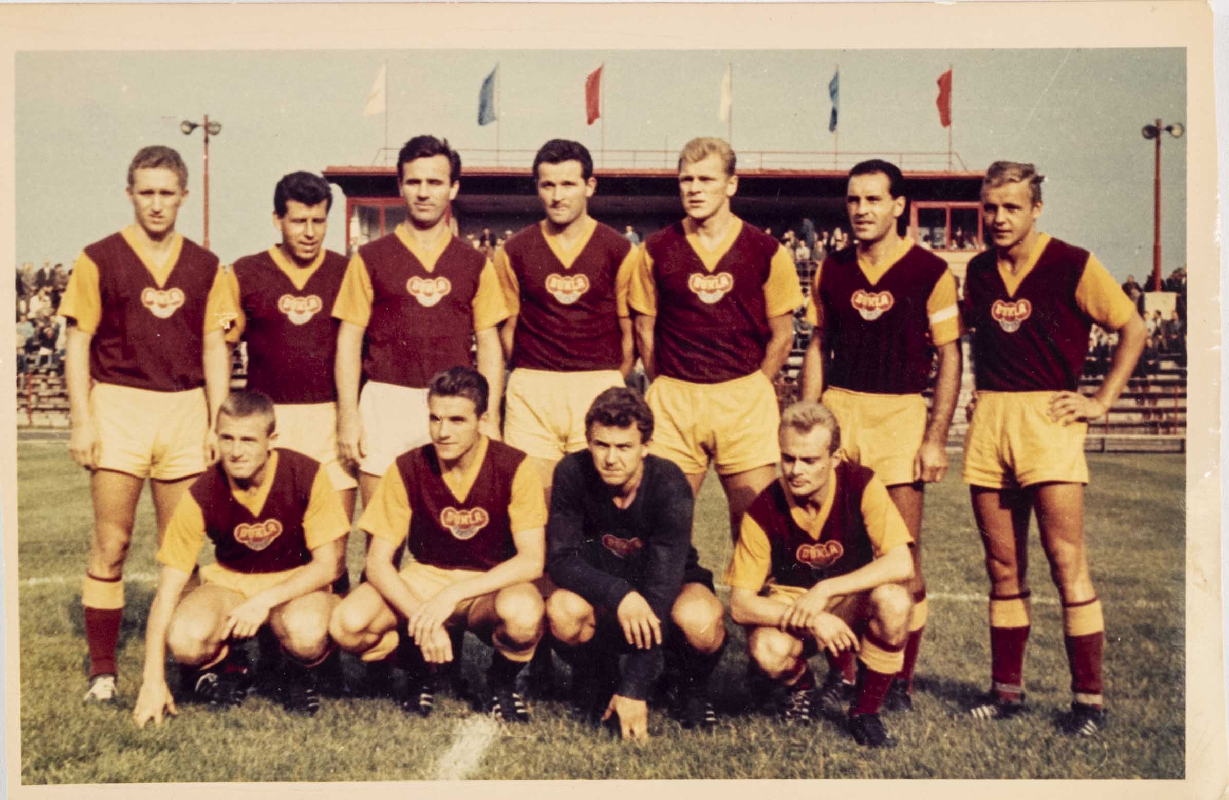 Fotografie Dukla Praha, 1963, autogramy