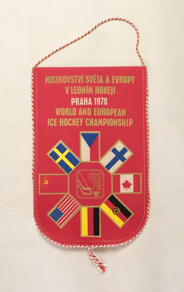 Vlajka klubová MS hokej 1978 Praha velká RED