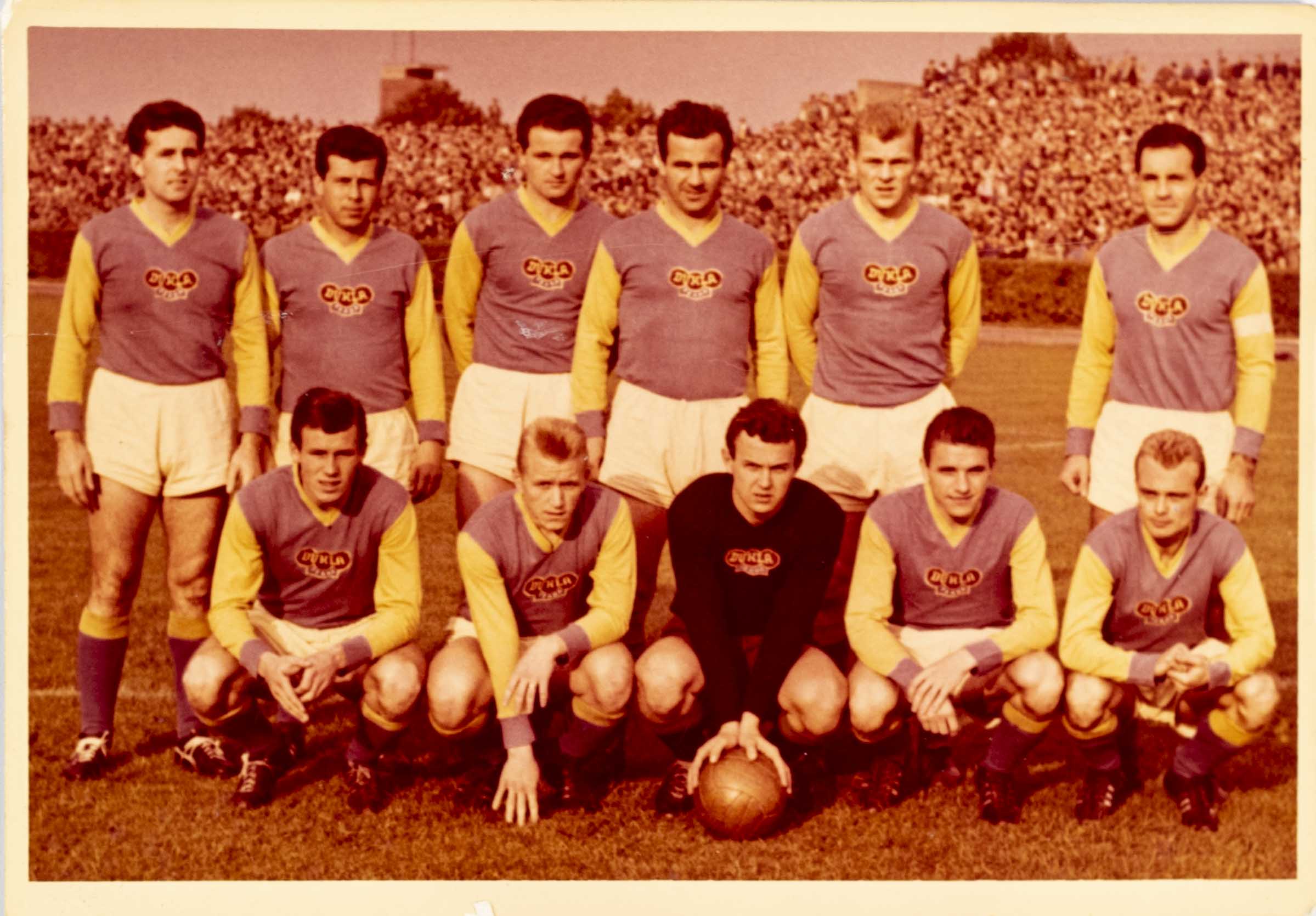 Fotografie, Dukla Praha, podzim 1962, autogramy