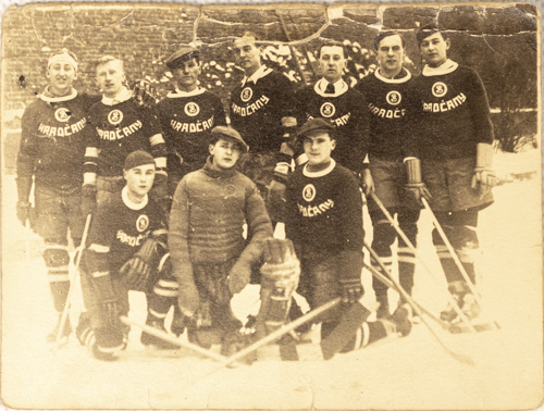 Dobová raritní fotografie - Hockeyový tým Hradčany
