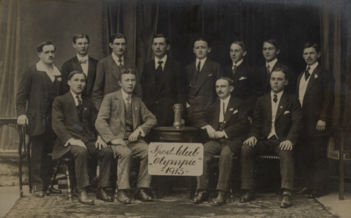 Dobová fotografie Sport Club Olympie, 1915