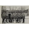 Dobová fotografie hokejistů v zimě.Dobová fotografie hokejistů v zimě.