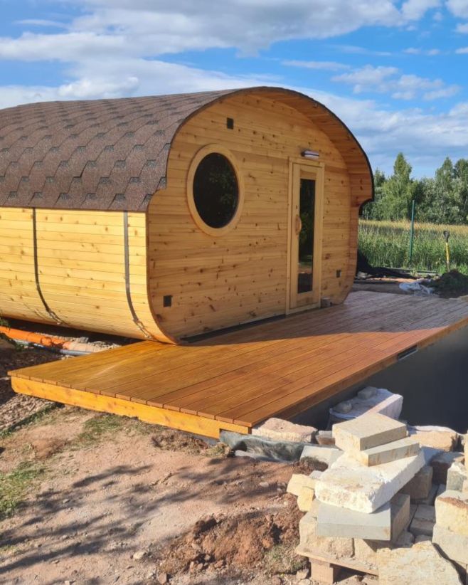 Bezfarebný Osmo UV Ochranný olej Extra zvýrazňuje prirodzenú kresbu dreva a zároveň ho chráni pred UV žiarením, vlhkosťou...