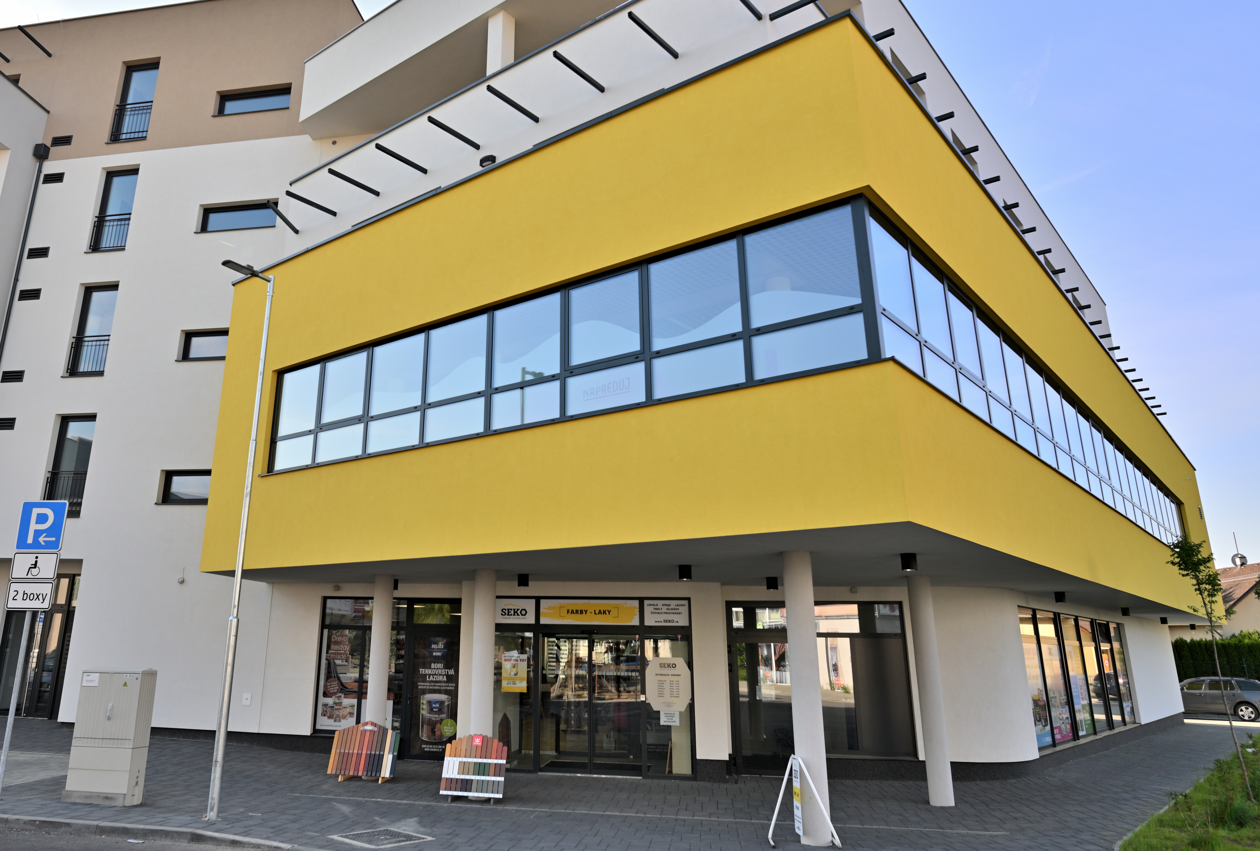 Predajňa FARBY – LAKY (1)