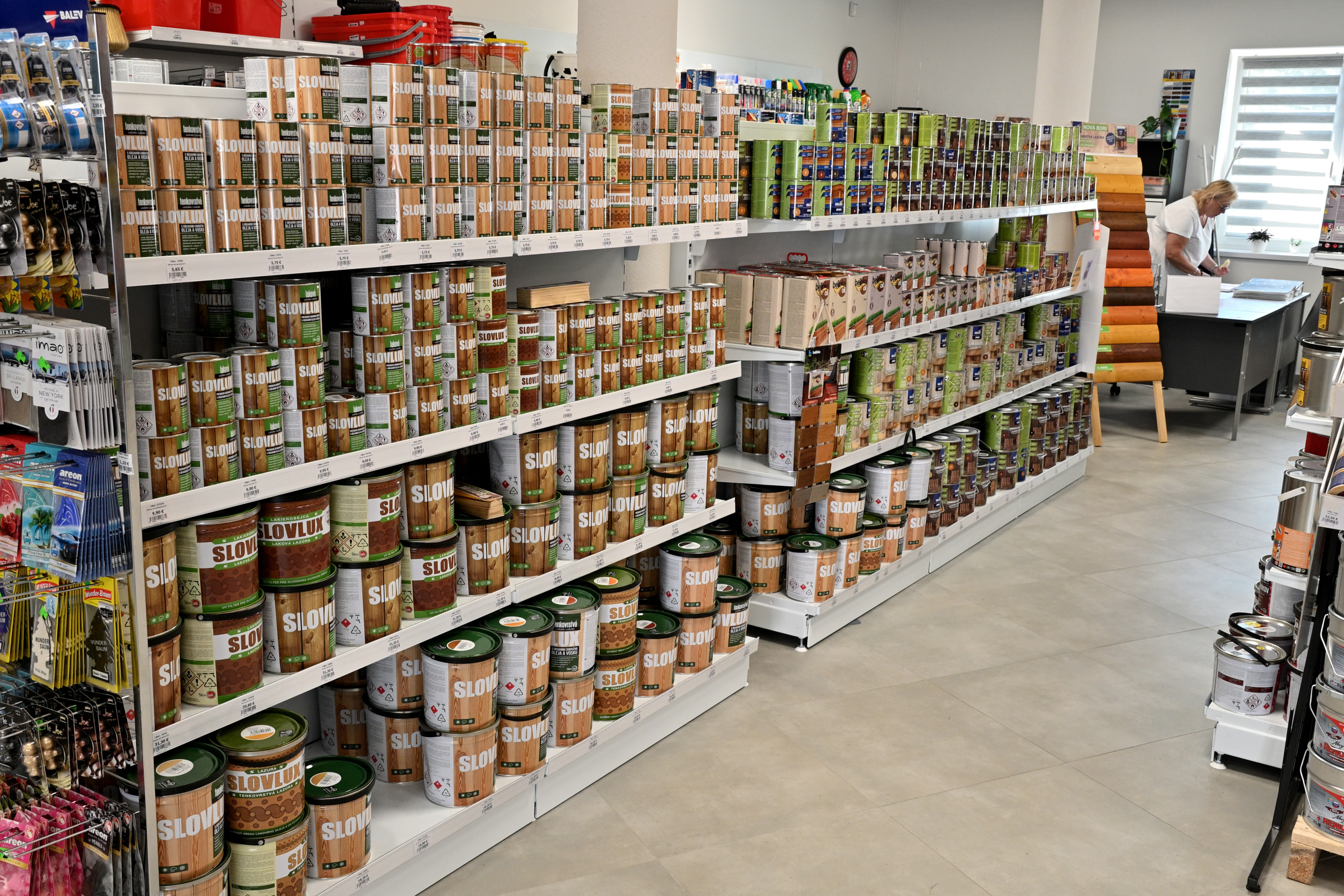 Predajňa FARBY – LAKY (7)