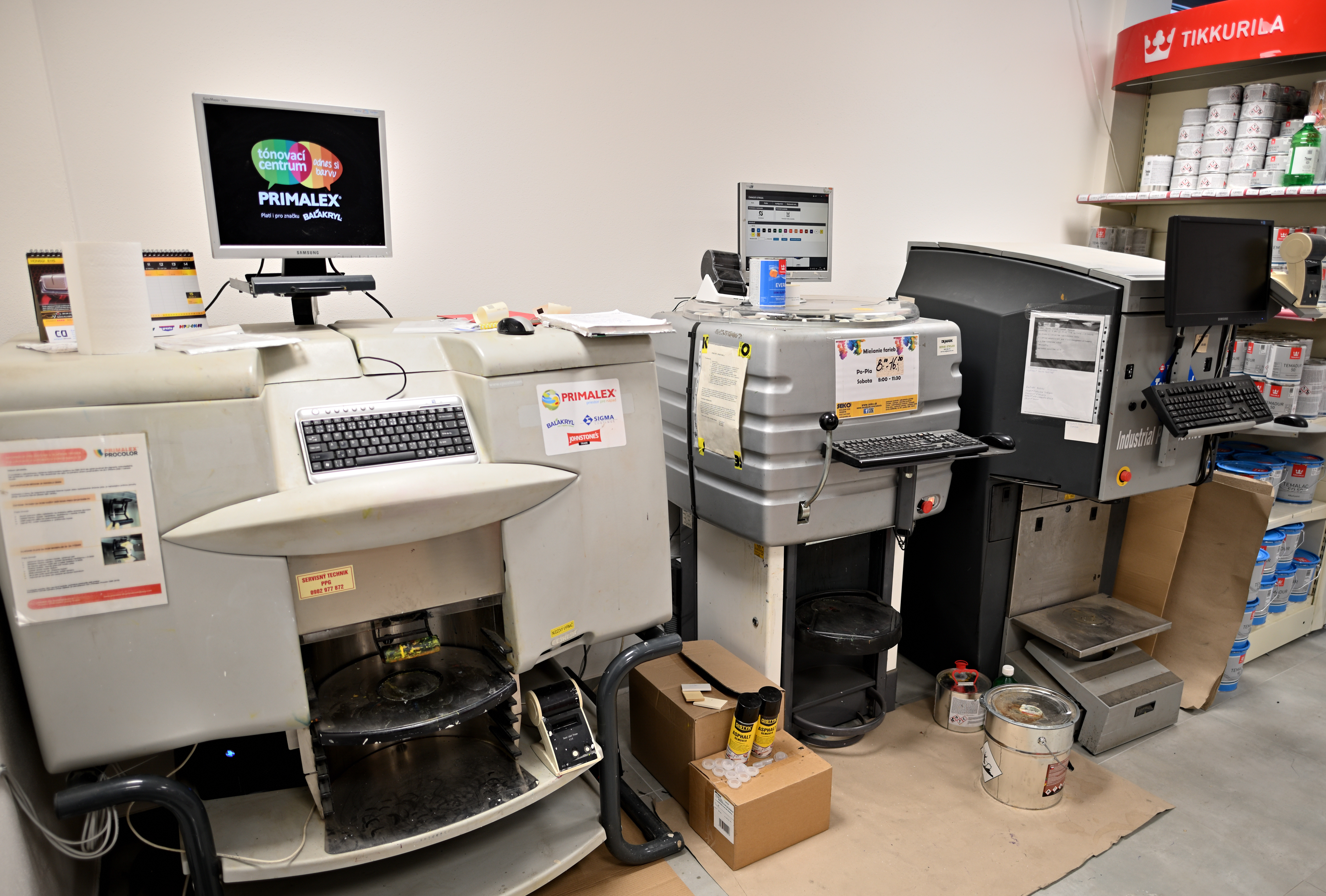 Predajňa FARBY – LAKY (9)